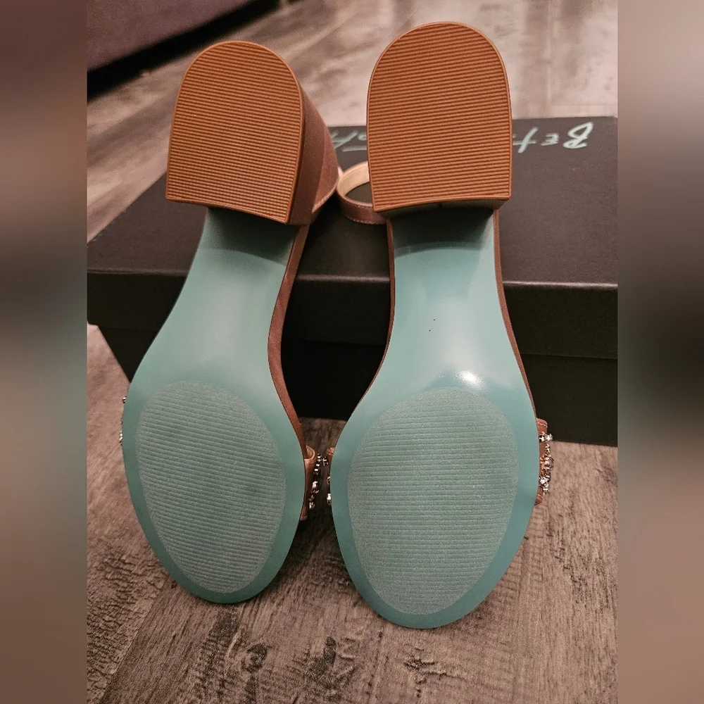 NWT Betsey Johnson Mel Rhinestone Champagne Block Heel Pumps - Picture 7 of 10